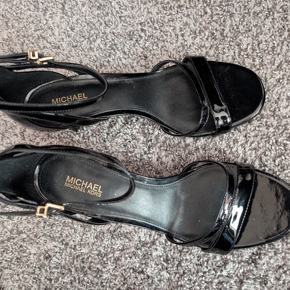 Michael Kors Strappy Black Patent Faux Leather Open Toe Heels (Size 7) - Picture 5 of 10